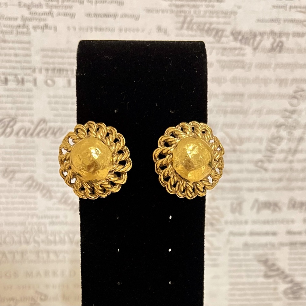 Authentic CHANEL Vintage gold tone Clip-on earrings